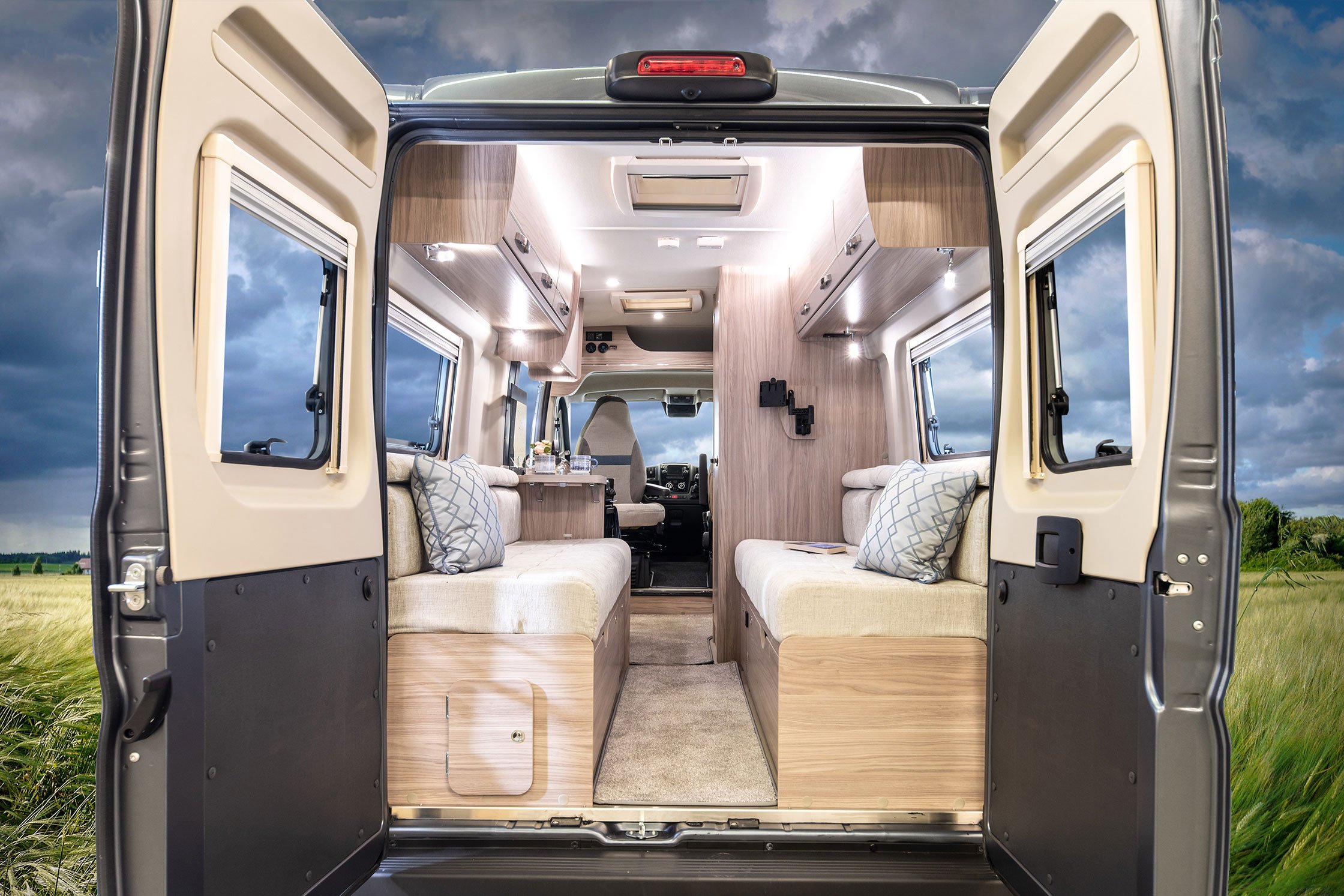 Motorhomes vs. Campervans - what's the difference?